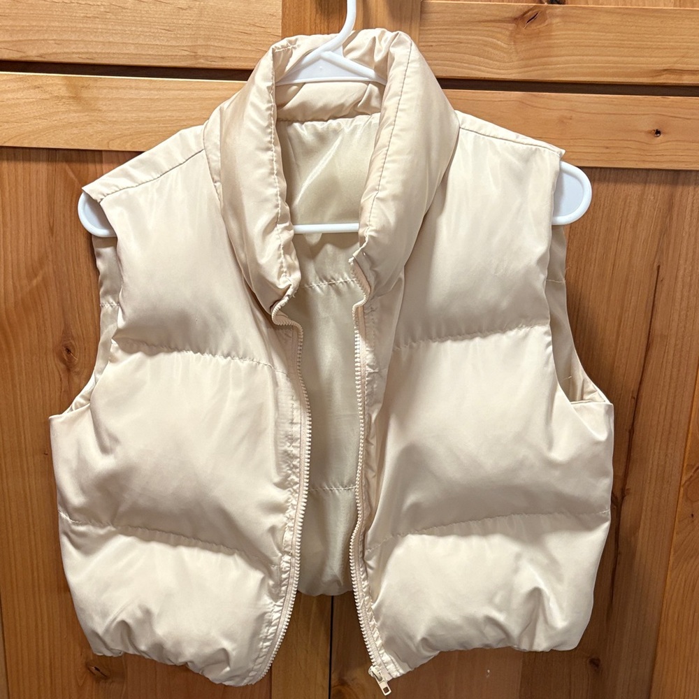 SHEIN Cropped Beige Puffer Vest